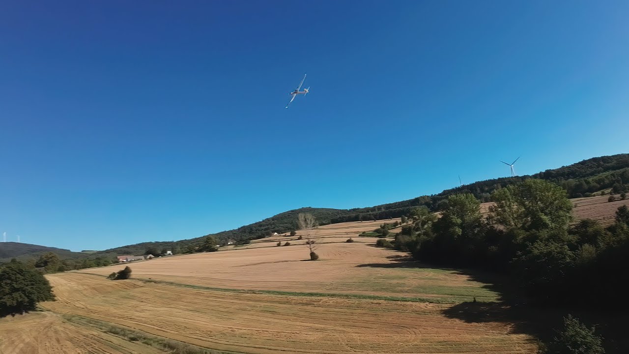 Loty dronem FPV za samolotem RC