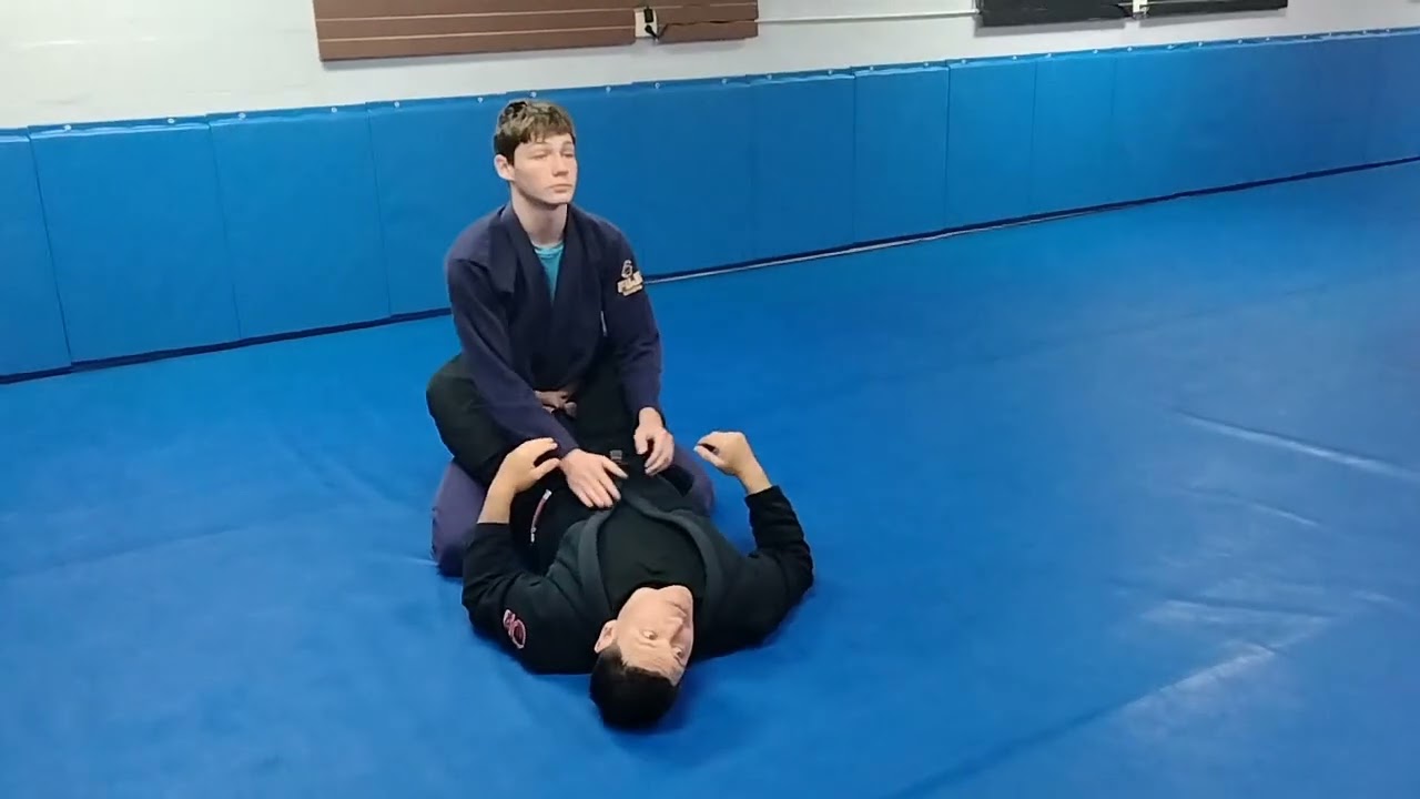 Professor Aaron teaching baseball bat choke from closed guard