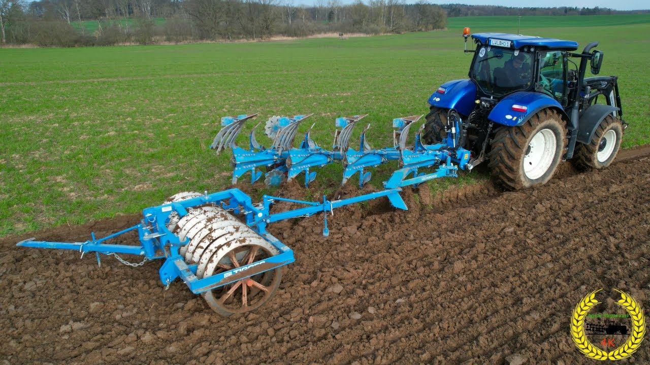 New Holland beim Pfl&uuml;gen mit einem 4 Schar Lemken Volldrehpflug und Packer