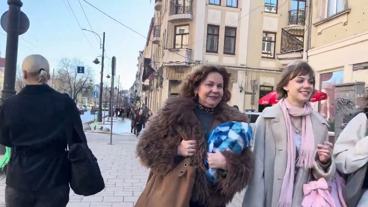 Атмосфера Весни🌞7 березня.Вул.Чорновола,Проспект Свободи.Львів.14.30.+19