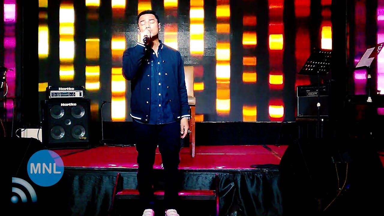 PHOTOGRAPH (Ariel Rivera | 2019 | Momentum Live MNL)