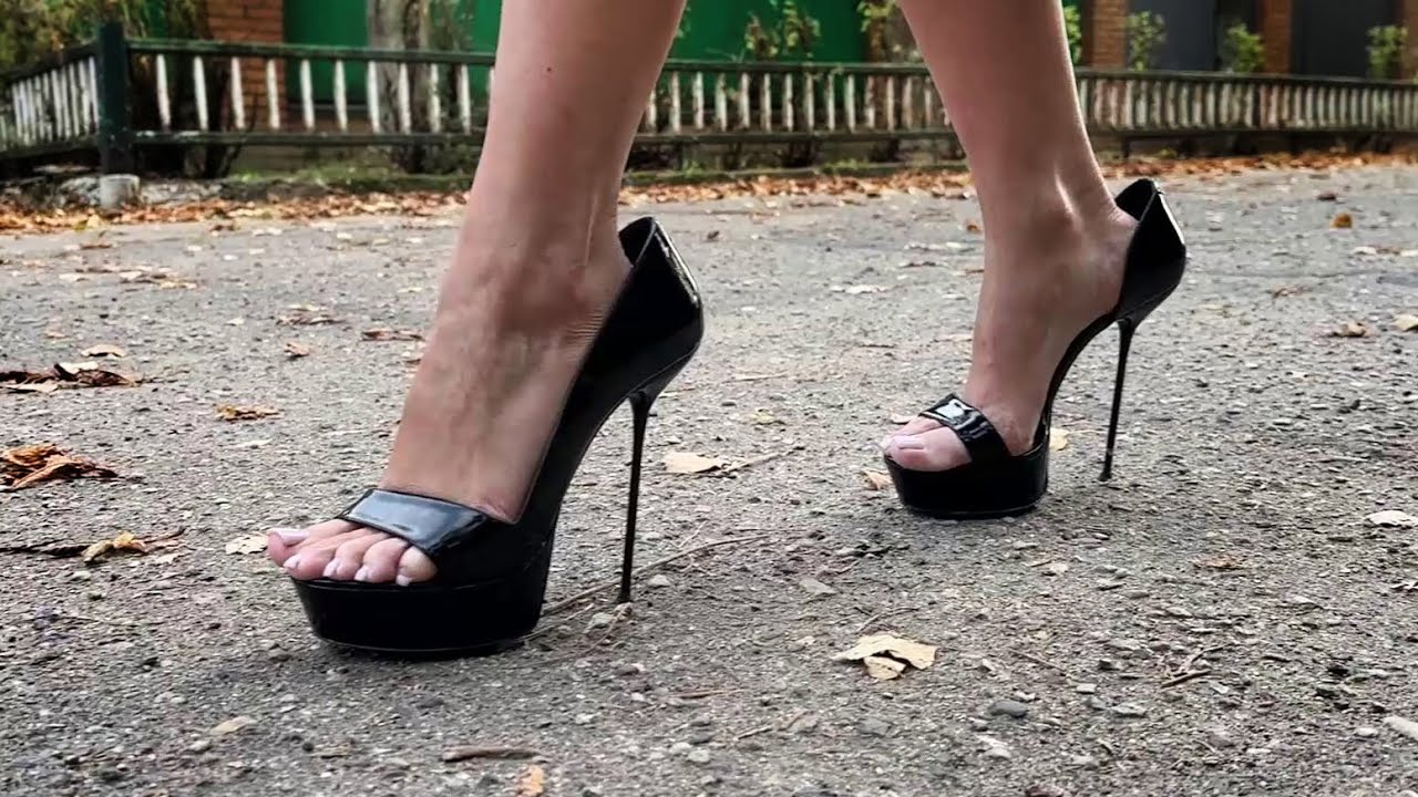 Walking in Oversize high heels sandals, girl in unclosed high heels sandals, high heels (# 1485)