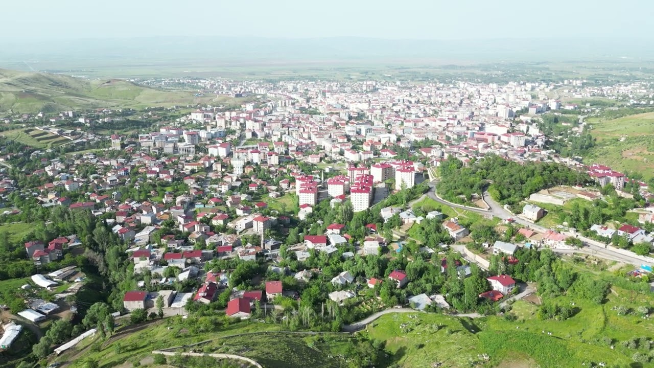 30 Mayıs 2024 , Muş bağlarından drone &ccedil;ekimi 