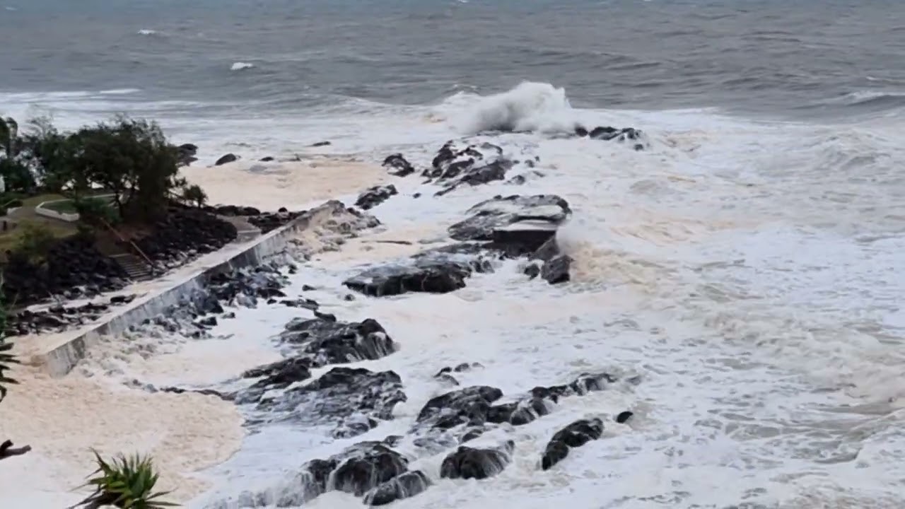 Snapper Rocks Foaming