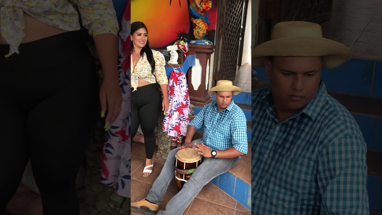 Tamborito Panameño - Cantalante Roxana Jaén