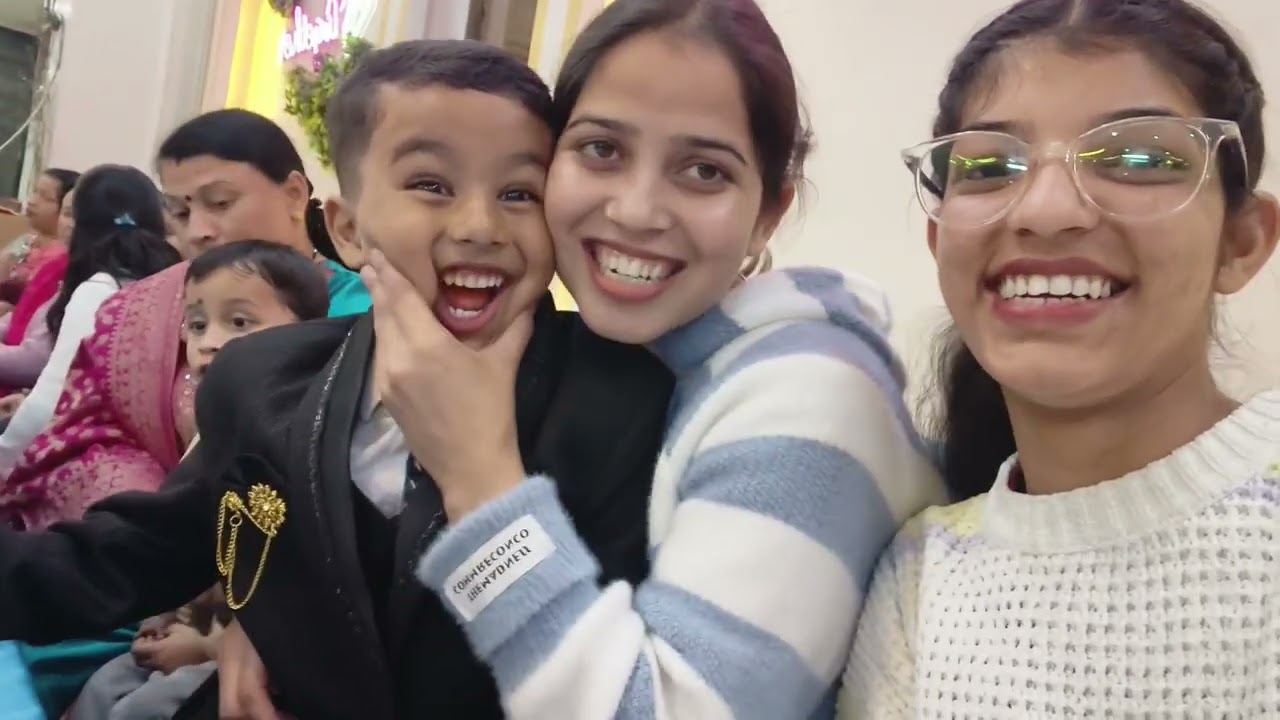 Aaj hum gye B'Day party 🥳🎉 Mai Full enjoy 😉😄