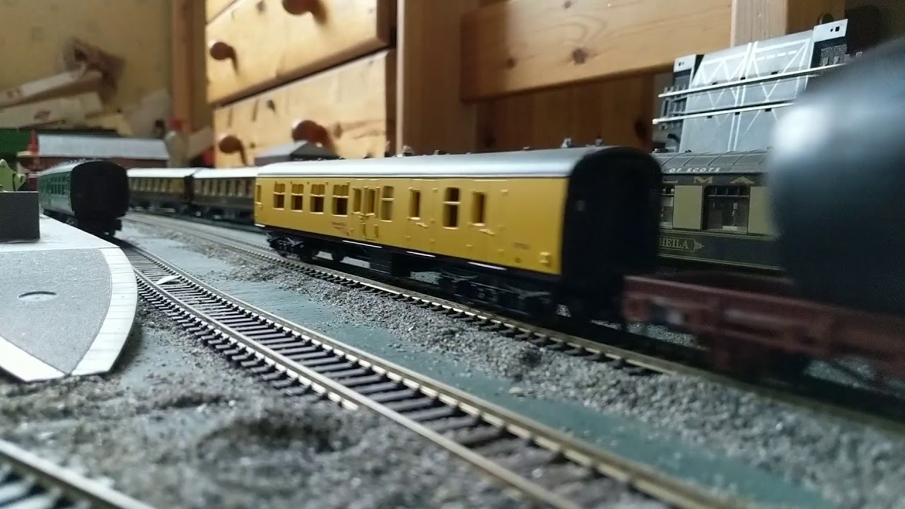 Bachmann Class 20 Hauls Structure Gauging Train