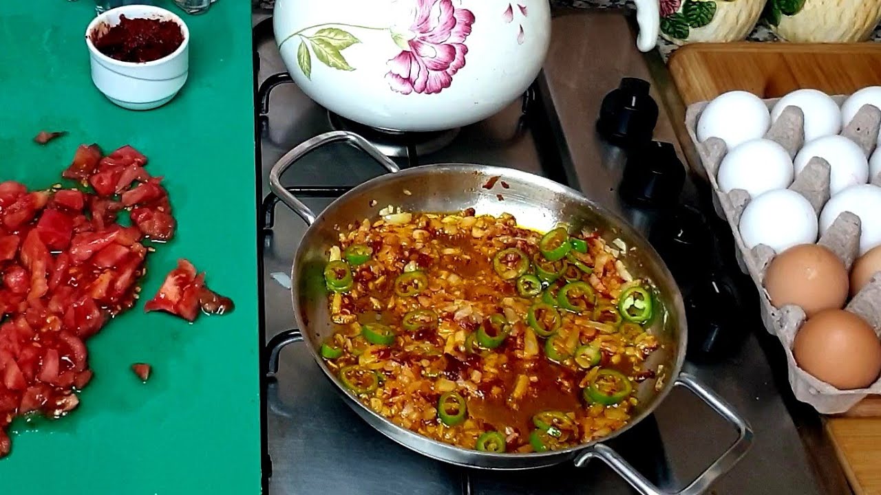 Menemen Sucuklu Nasıl Yapılır / Bekar Erkeklerin Milli Yemeği MENEMEN  Tarifi