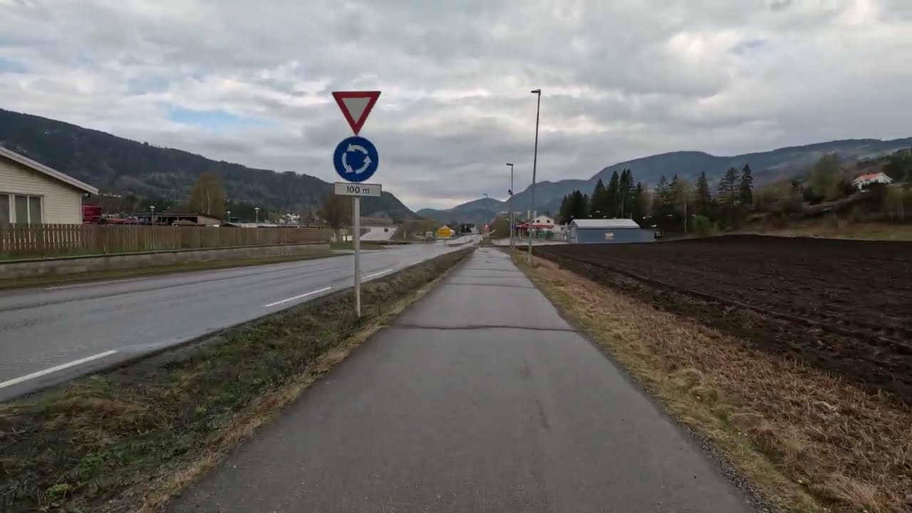 Life by bike #Sykkeltur i #Øyer mot Strandpromenaden langs #Lågen - Vestsiden - Øyer Film 1 av 3