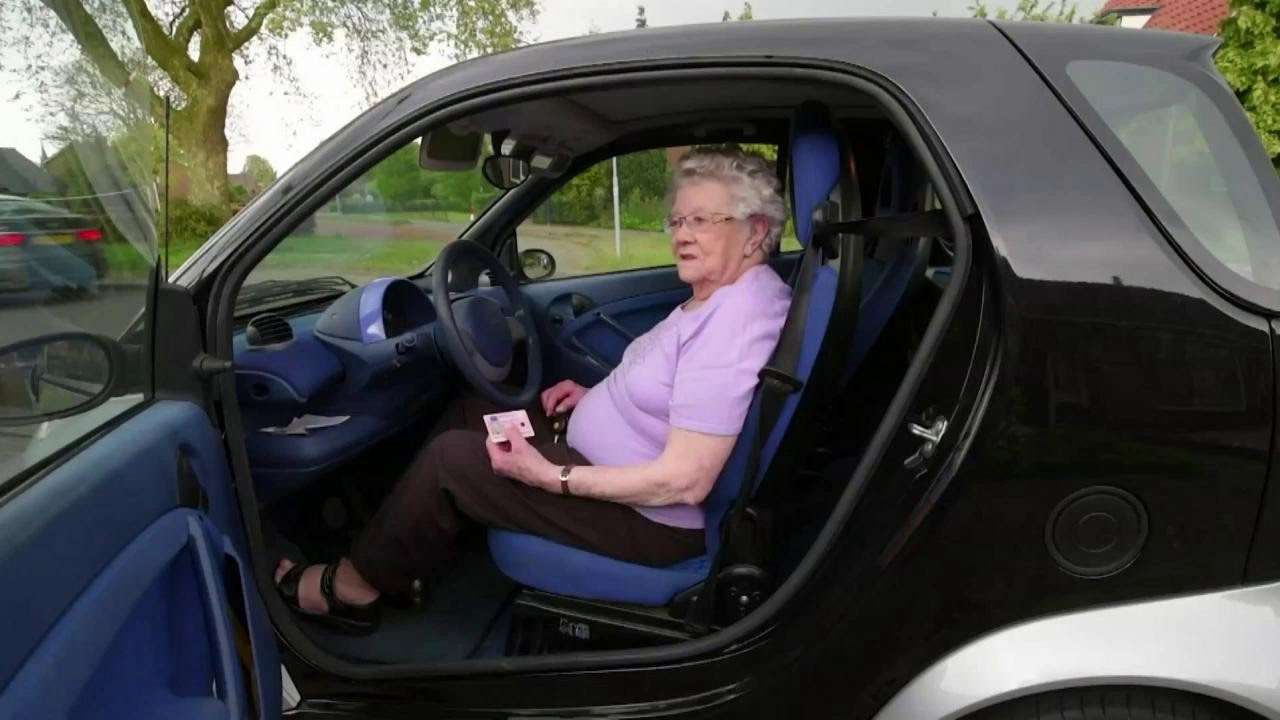 103-jarige verlengt rijbewijs