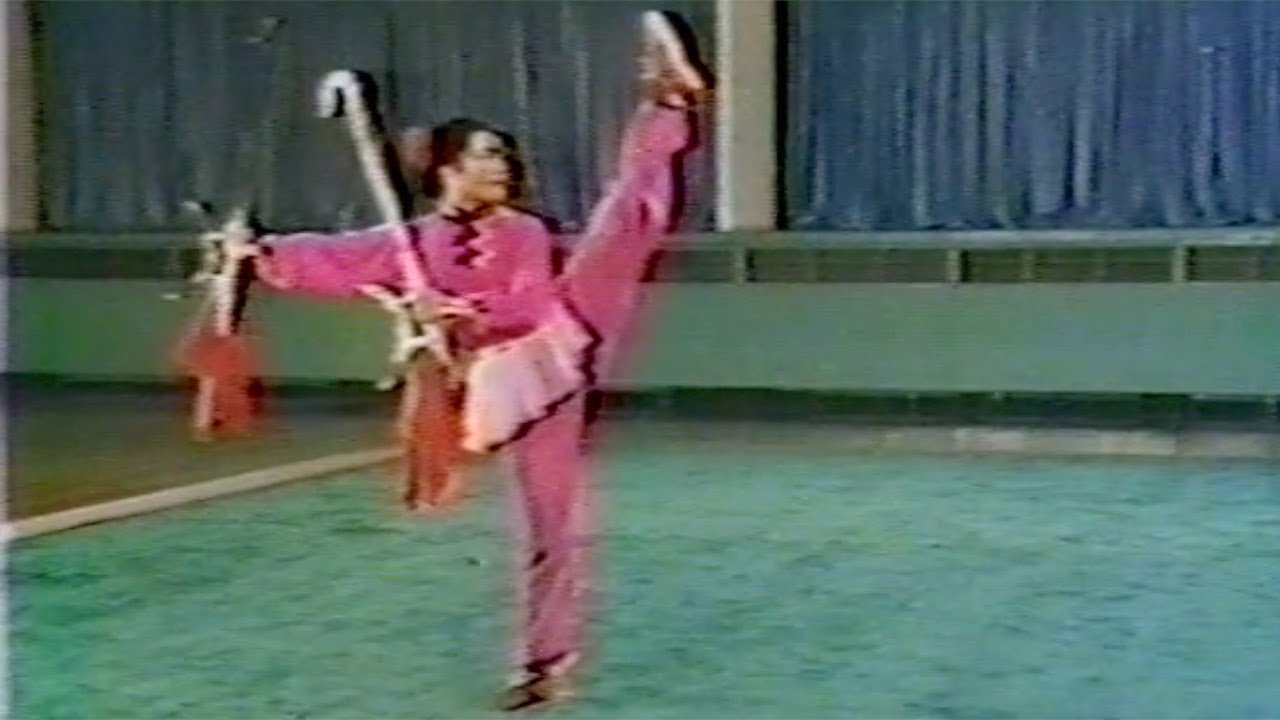 【武術】1976 白彥俠  (双鈎) / 【Wushu】1976 Bai Yanxia(Shuanggou/Double Hook Swords)