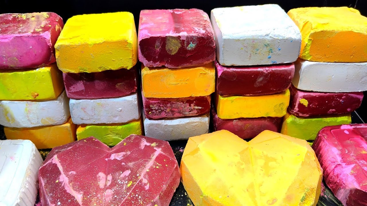 Gym chalk super soft and dusty. Fluffy. Oddlysatisfying #asmr #relaxing #satisfying 