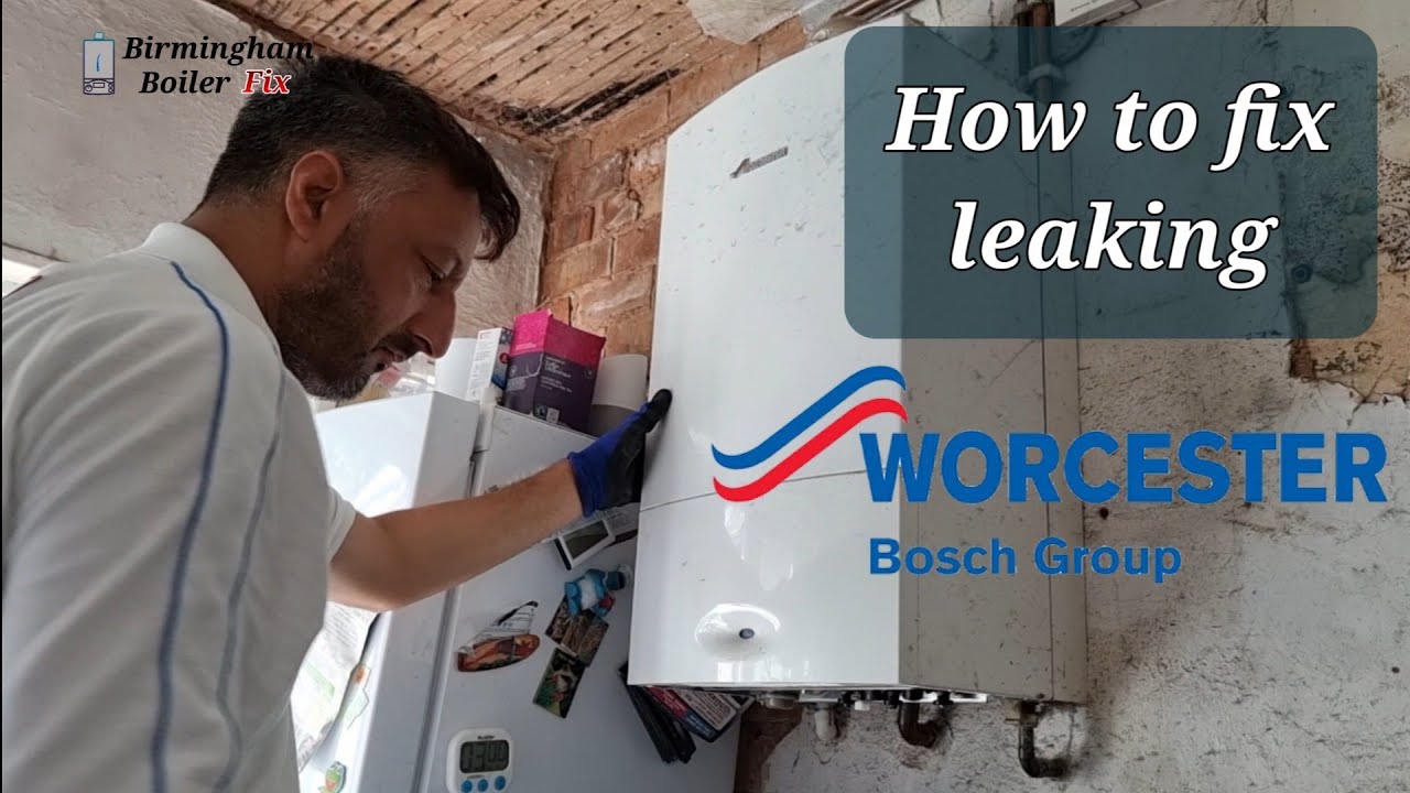 Утечка в котле Worcester-Bosch Greenstar в Бирмингеме. Специалист по ремонту устранил утечку в ад...