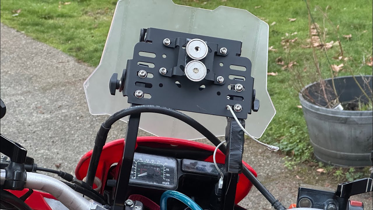 2002 Honda XR650L. Mai002 gets a mini fairing/gps holder.  NICECNC Bootleg 😝 