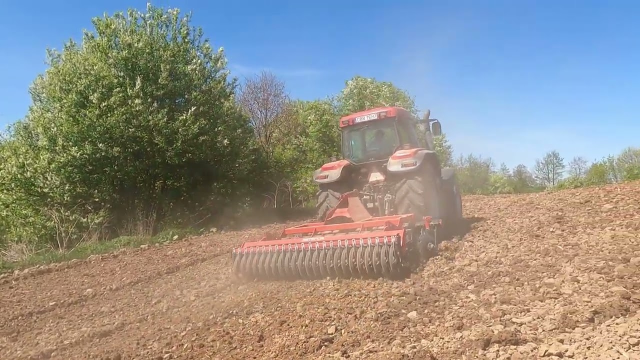 Uprawa górzystych pól ! Case MX 110 & metanga . Agro Janek