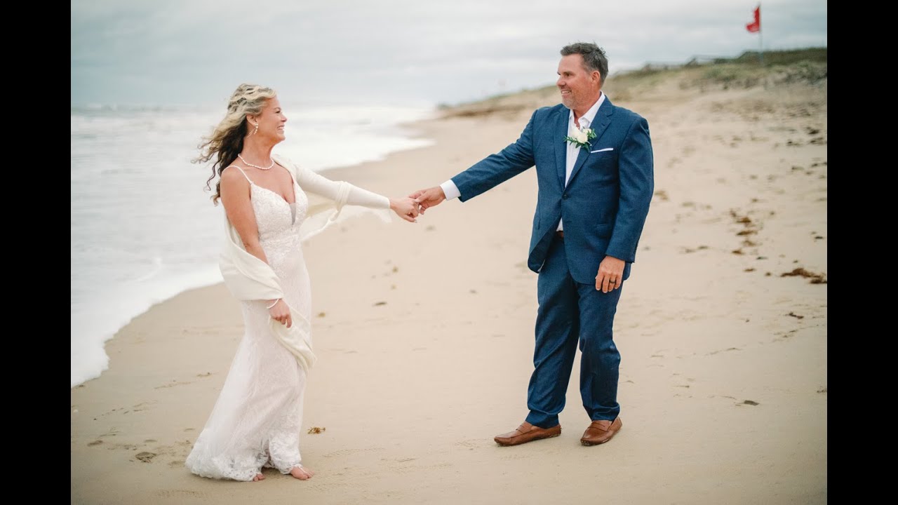 A Beautiful Beach Wedding in Nags Head, NC | Outer Banks Wedding | Lori Douglas Photography