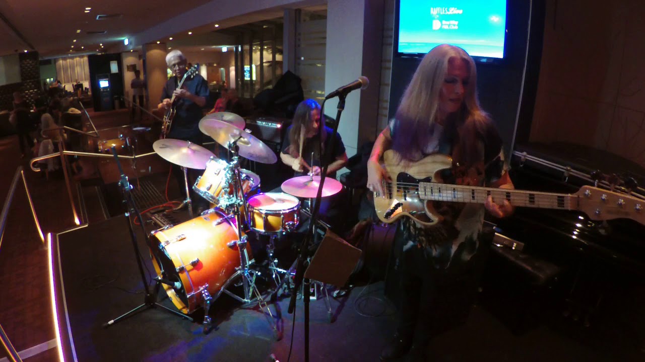 Rebecca Johnson Band *BASS - DRUMS - GUITAR SOLOS* Live @ The Flame Lounge (26/10/18)