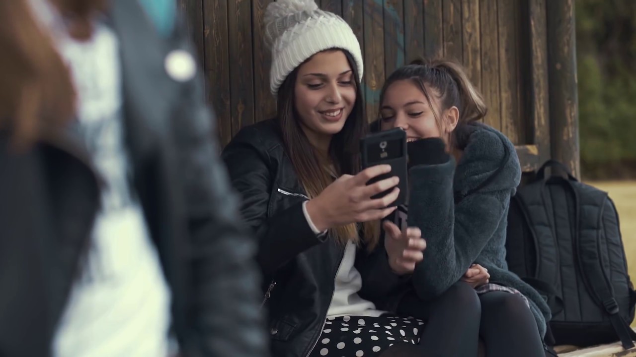 Reci NE! Ne dijelite osobne fotografije i video materijale, ni poznatim ni nepoznatim osobama!