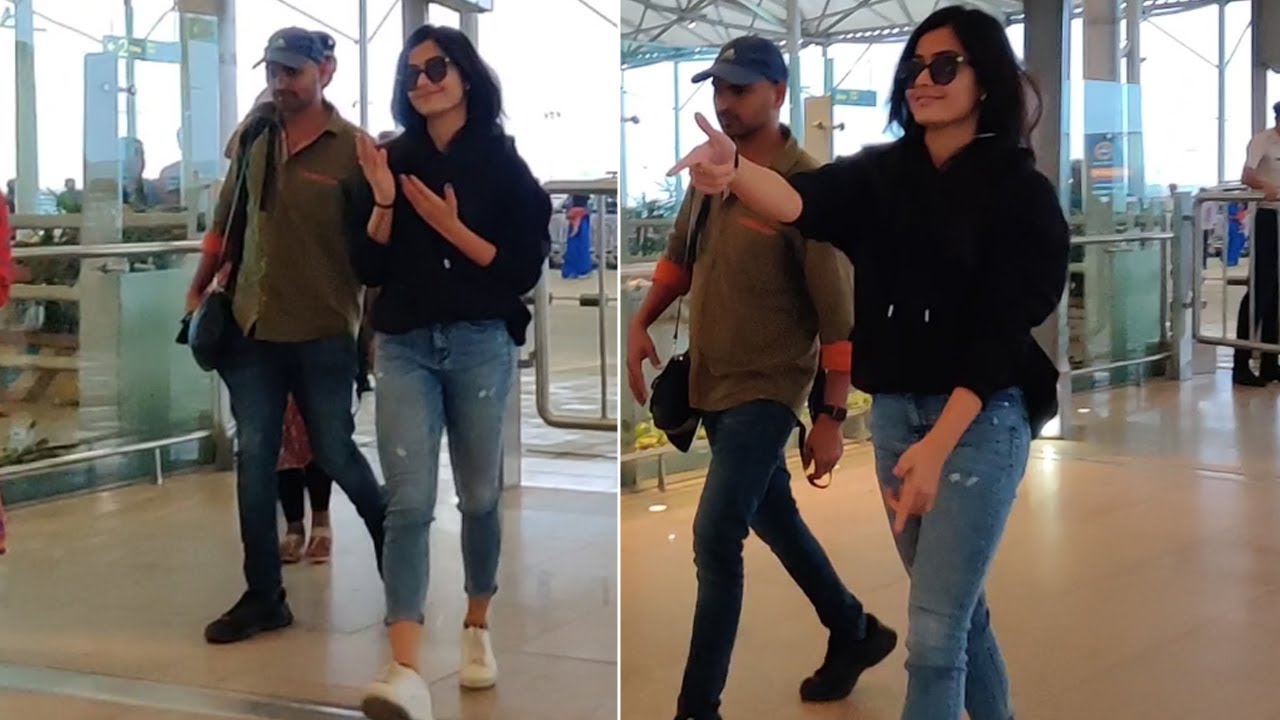 Actress Rashmika Dancing @ Airport | Exclusive Visuals | Manastars