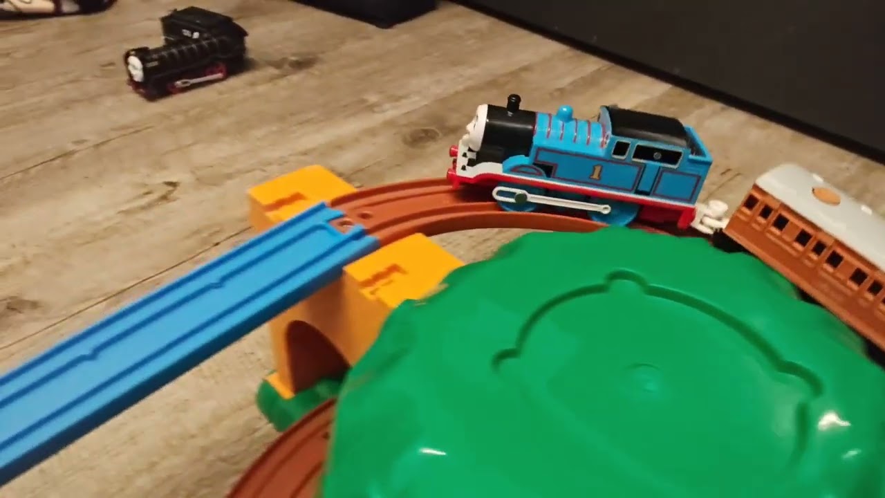 Plarail Shinkansen and mountain Thomas with tunnels of 2high a Hiro Gordon with Percy and Thomas