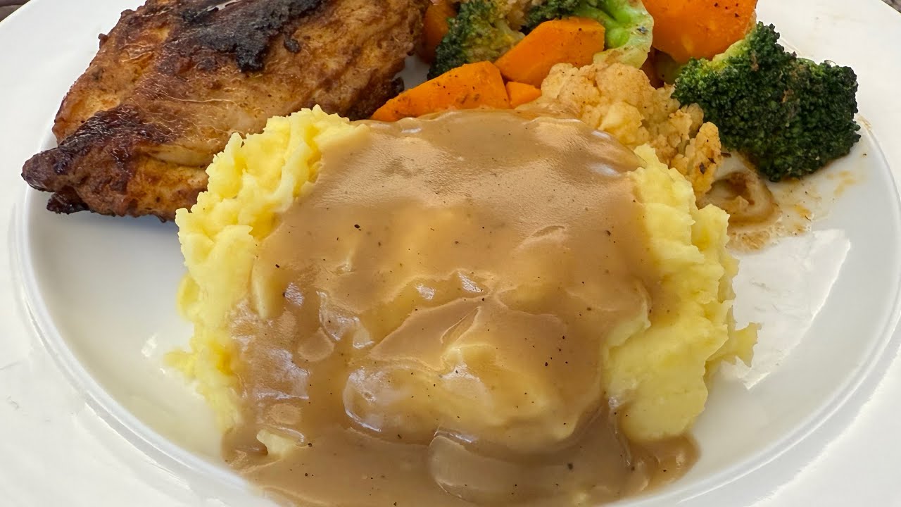 Quick and Creamy Mashed Potatoes with Homemade Gravy