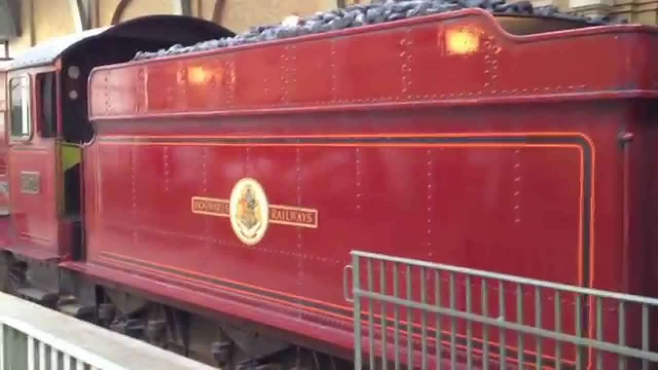 Hogwarts Express pulls into Kings Cross Harry Potter Diagon Alley