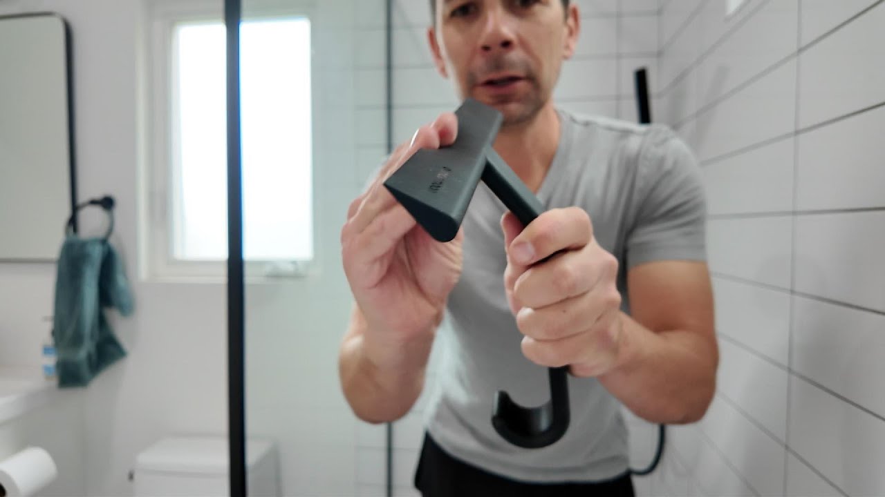 How the Dancemoon JustHang Shower Squeegee Performs - Test & Review