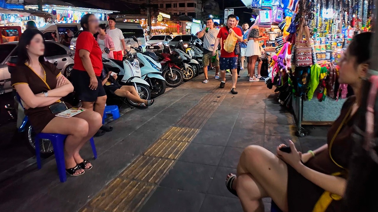 🤯 Is this THE CRAZIEST STREET IN THAILAND?! 🌴 Bangla Road Nightlife, Patong, Phuket