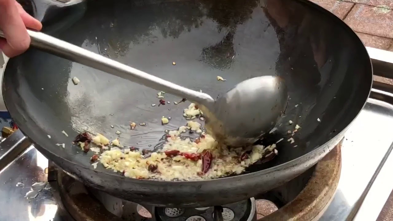 Learning how to cook with a wok (Kung Pao chicken)