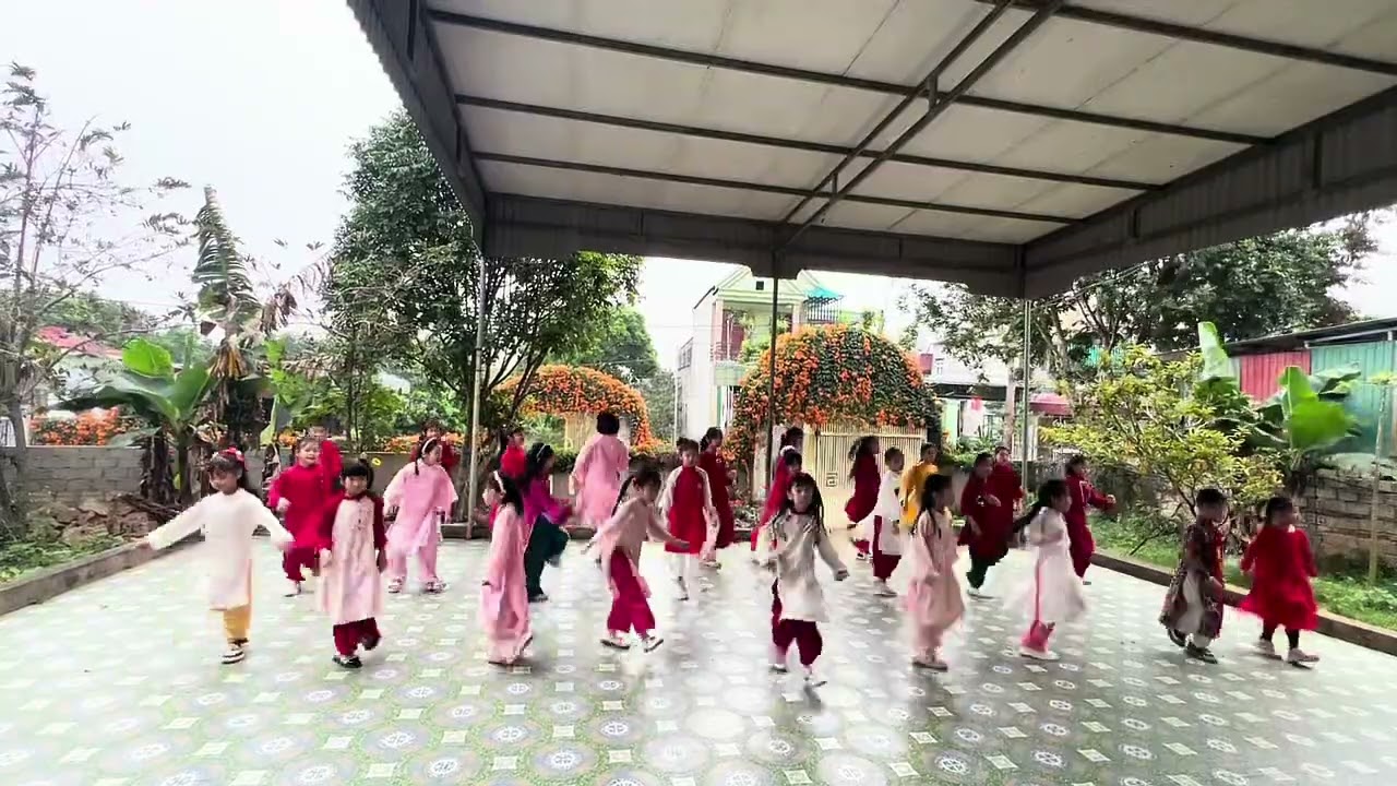 Clb LÊ HOA NHẢY SHUFFLEDANCE : NGÀY XUÂN LONG PHỤNG SUM VẦY.
