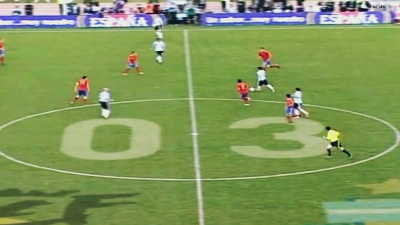 Lionel Messi incredible dribble vs Spain | 2010