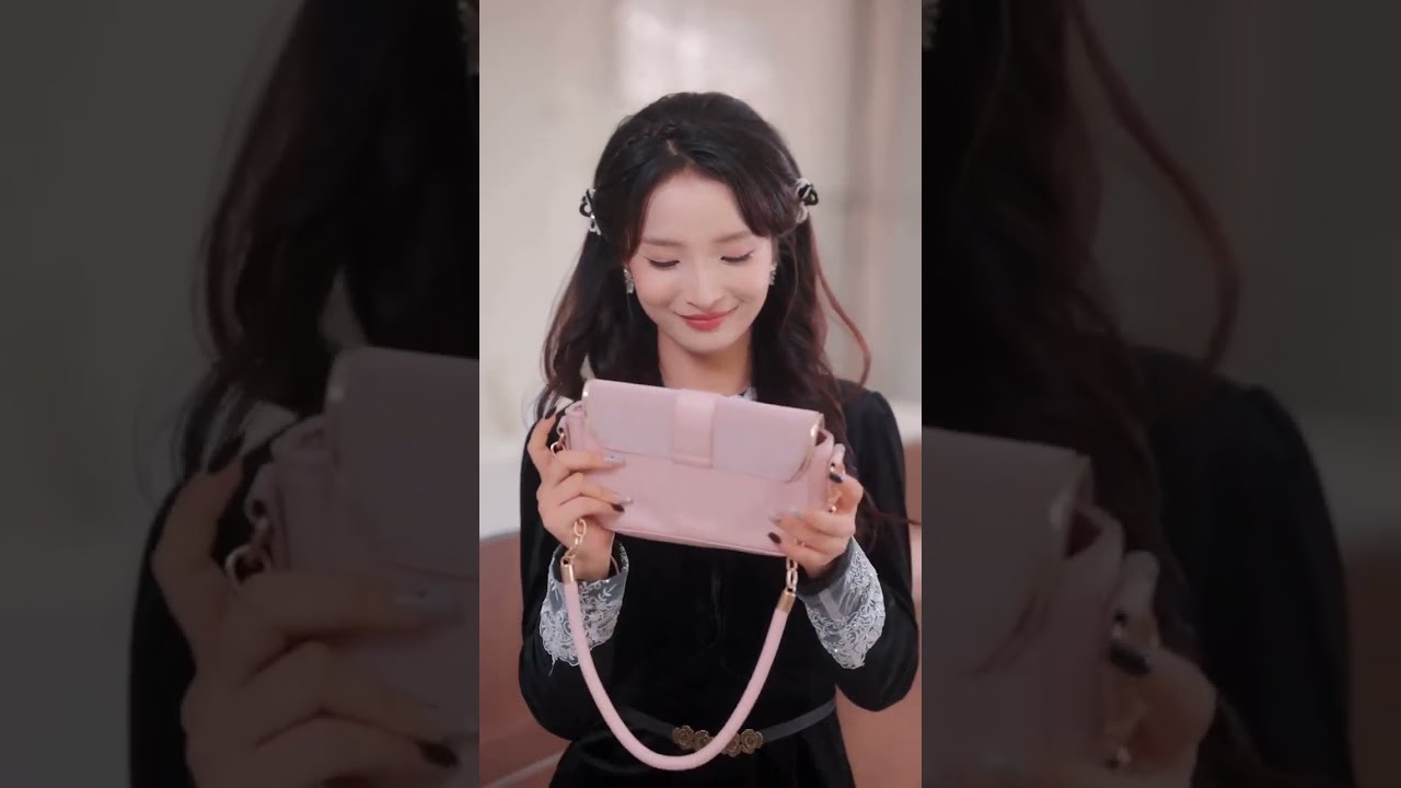 No one dares approach cold CEO—until girl holding the same plush toy appears, She is the one!