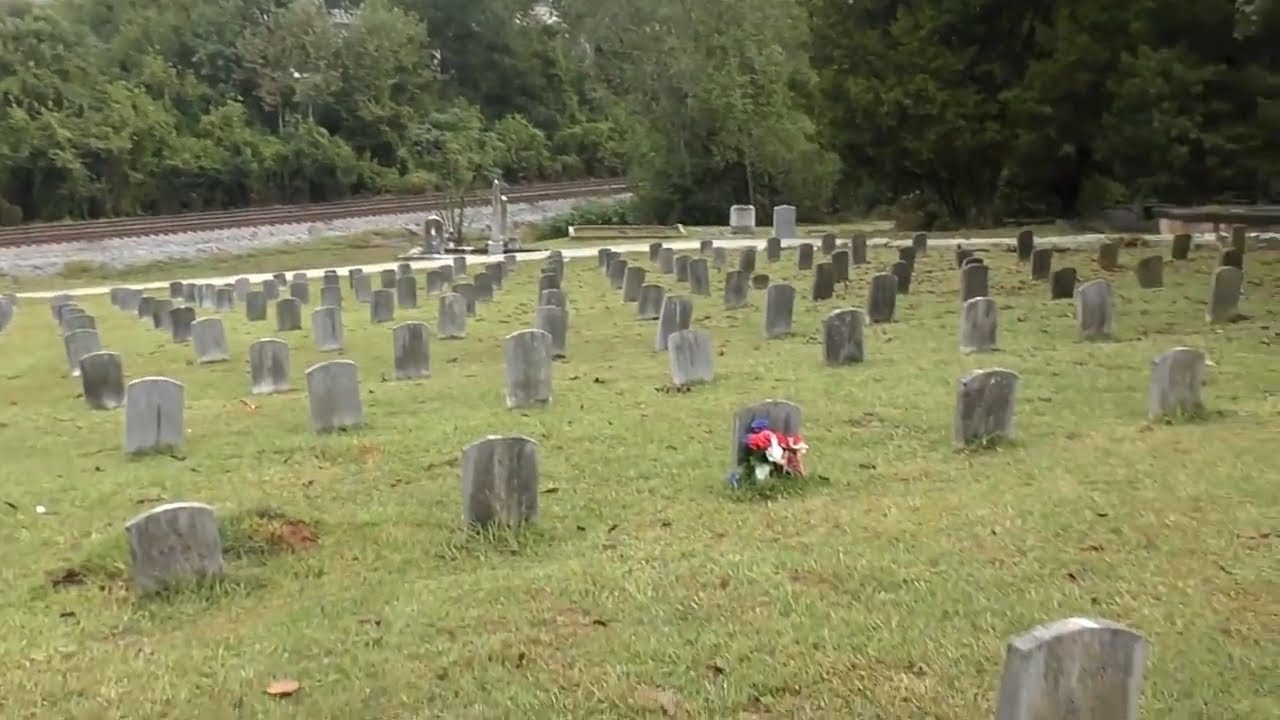 Confederate Graves At Rose Hill Cemetery - Macon, Georgia