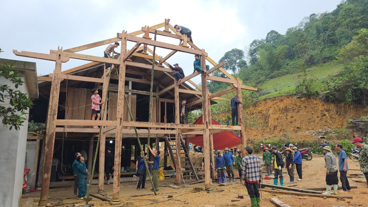 The power of solidarity: Dang& Thanh receive helps from their kind neighbors in building new home.