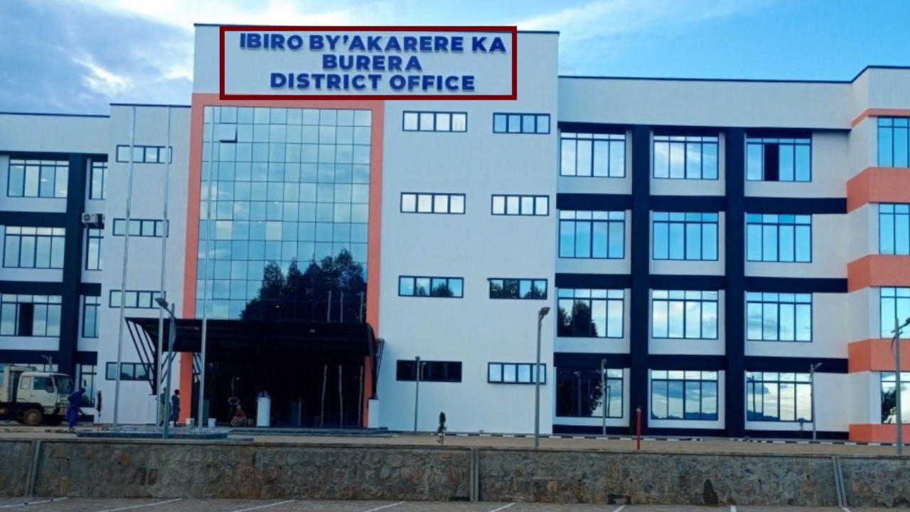 BURERA : ABASORE BABIRI BISHE UMUNTU BAMUZIZA KURYAMANA NA MUSHIKI WABO