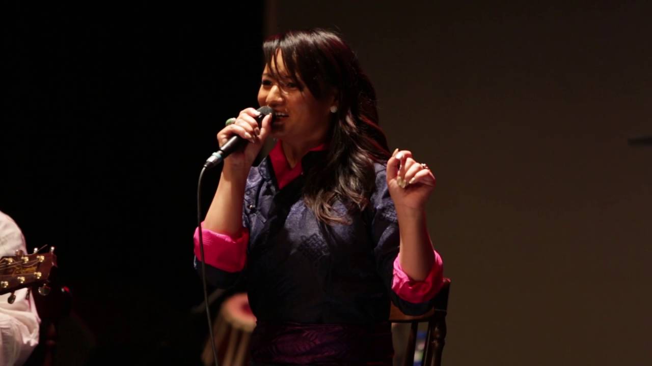 Tibetan song རི་བོ་ཇོ་མོ་གླིང་མ། by Aren Dolma