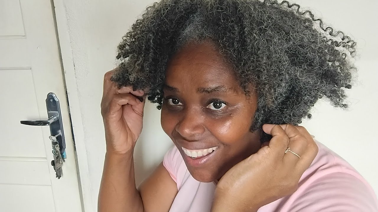 Fazendo super umectação no meu cabelo crespo depois do corte🤥 Mentira!Um óleo não para dê funcionar