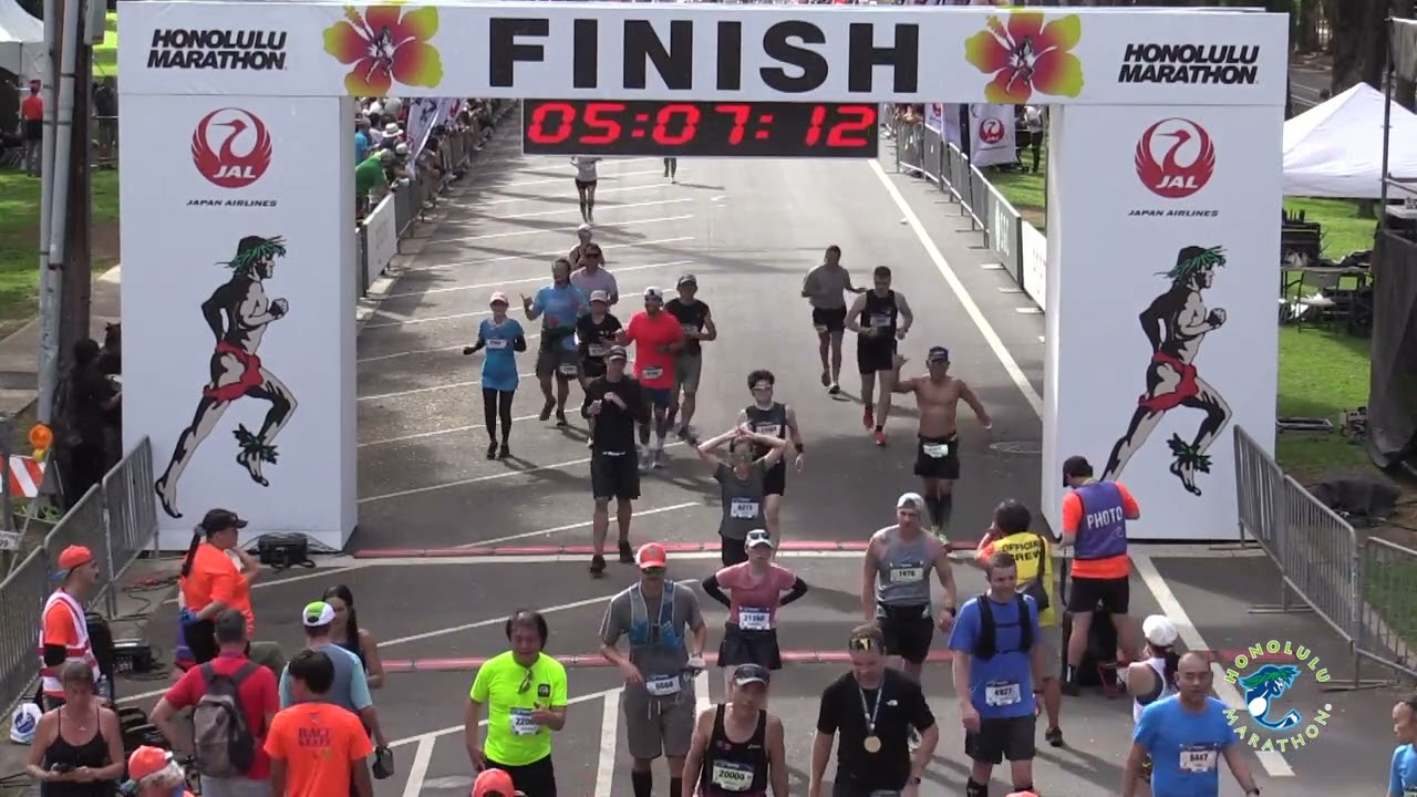 Honolulu Marathon 2023 Finish Line Live Feed 5:00:00 - 6:00:00
