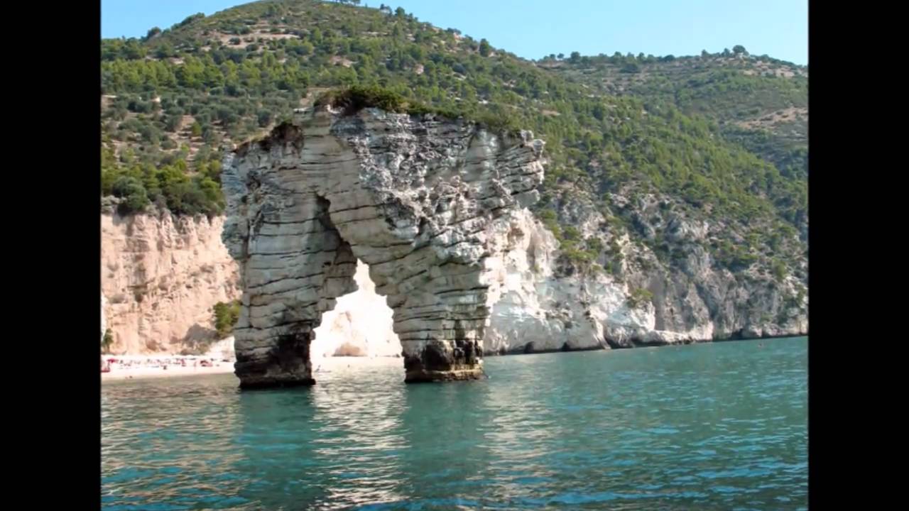MATTINATA LA COSTA E LE GROTTE MARINE.wmv