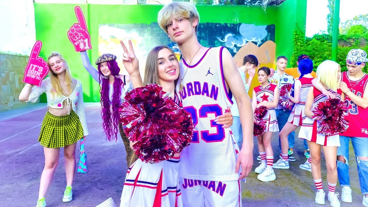 Todas as meninas têm inveja das meninas BUNNY! Diana confia no namorado?