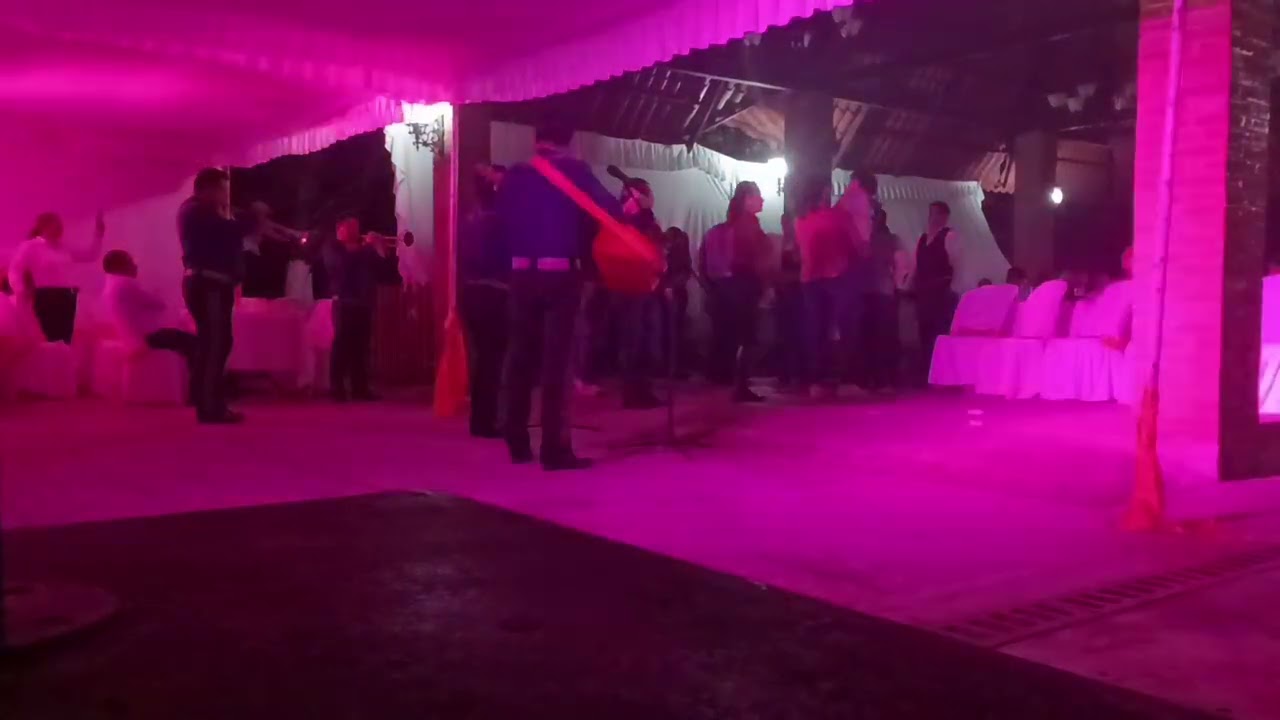 Se la rifó el mariachi 😅👌🏻 y  los micrófonos al 100 % MATRIX DISCO 👍🏻  audio.video.iluminacion.