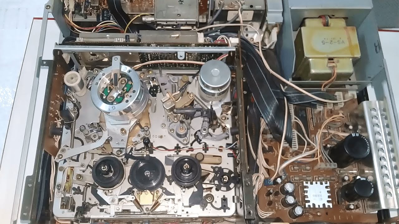 Akai VS-2EG Vintage 80's Top-Loading VHS VCR