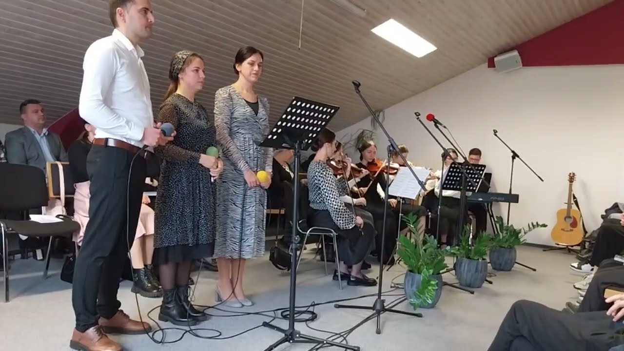 Участие  ансамбля города Krefeld в церкви г.Rees. Пение: 