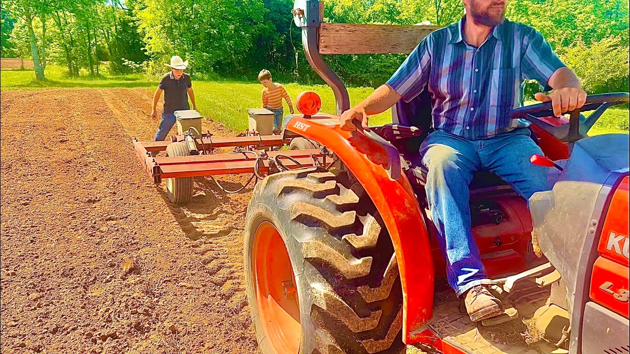 Сажаем нашу традиционную кукурузу вместе со старым Allis Chalmers!