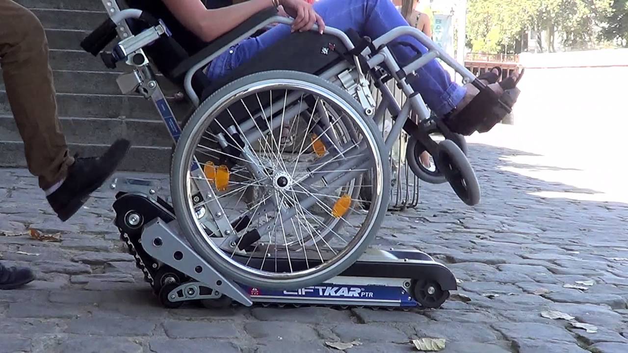 SANO Liftkar PTR -  powered tracked stairclimber en route in Paris