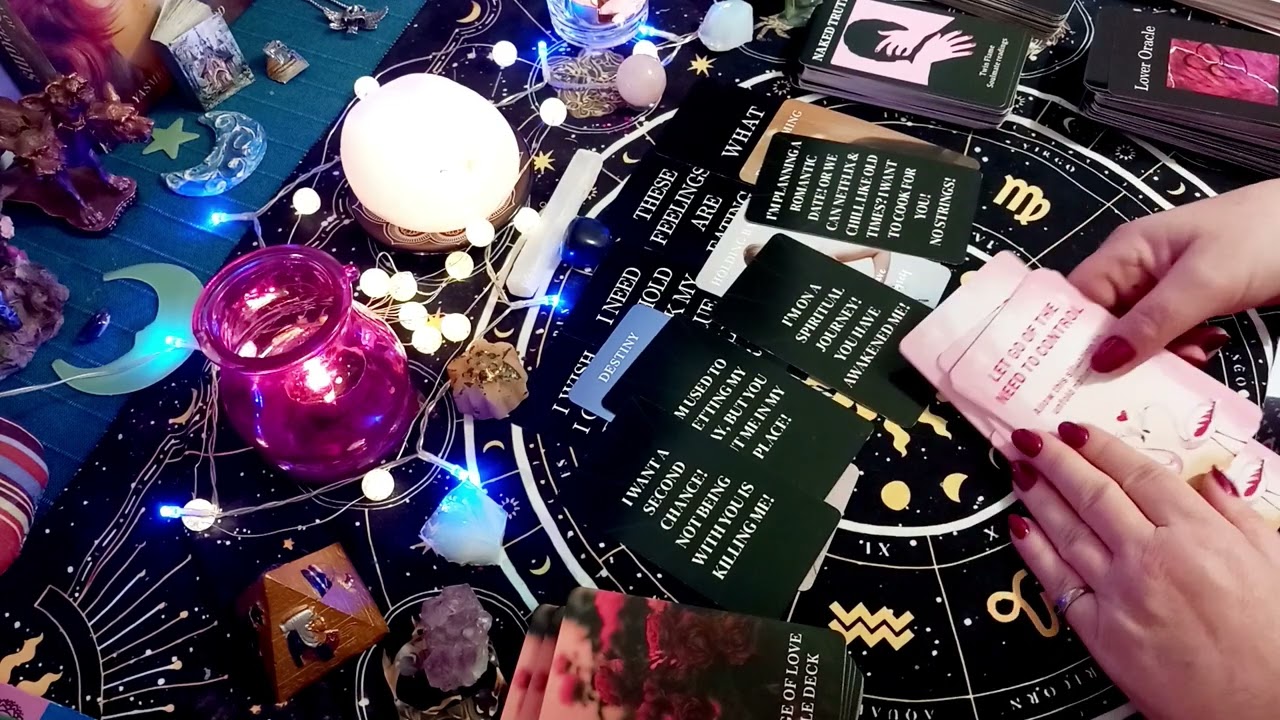Ερωτικά μηνύματα !💞💌👂👄#wheeloffortunetarot #pickacard #χαρτομαντεία#ταρώ