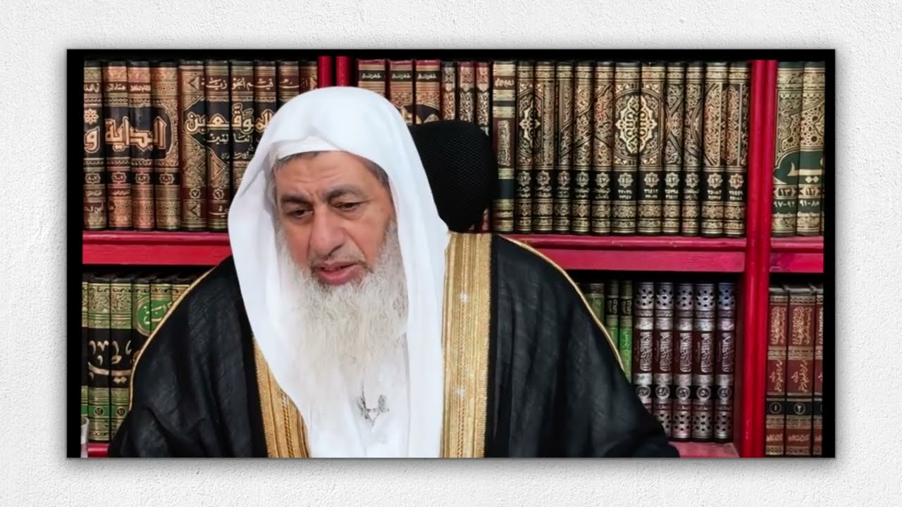 ما حكم الصلاة خلف إمام يقول إن الله بلا مكان؟