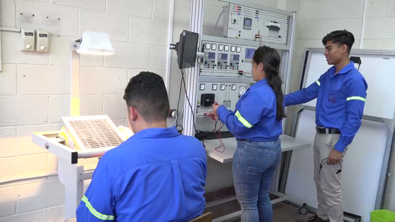 Sé un profesional de éxito y estudia Técnico en Energías Renovables en ITCA-FEPADE