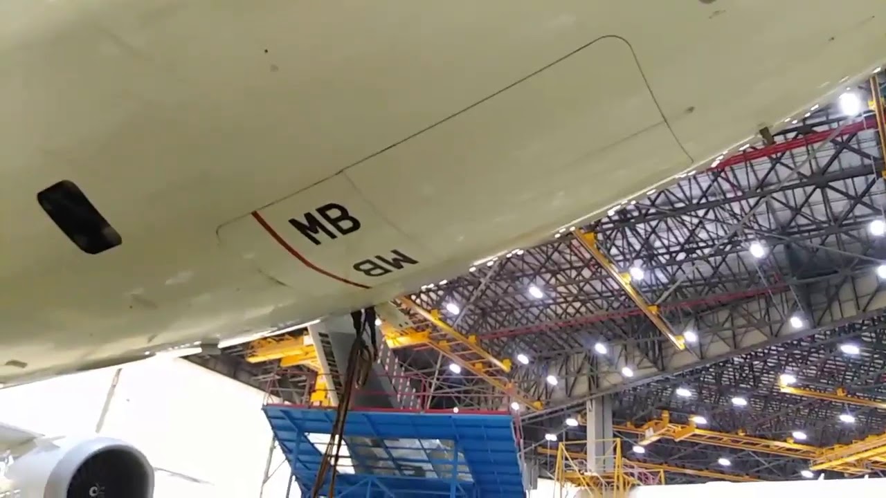 B787 Nose landing gear retraction test