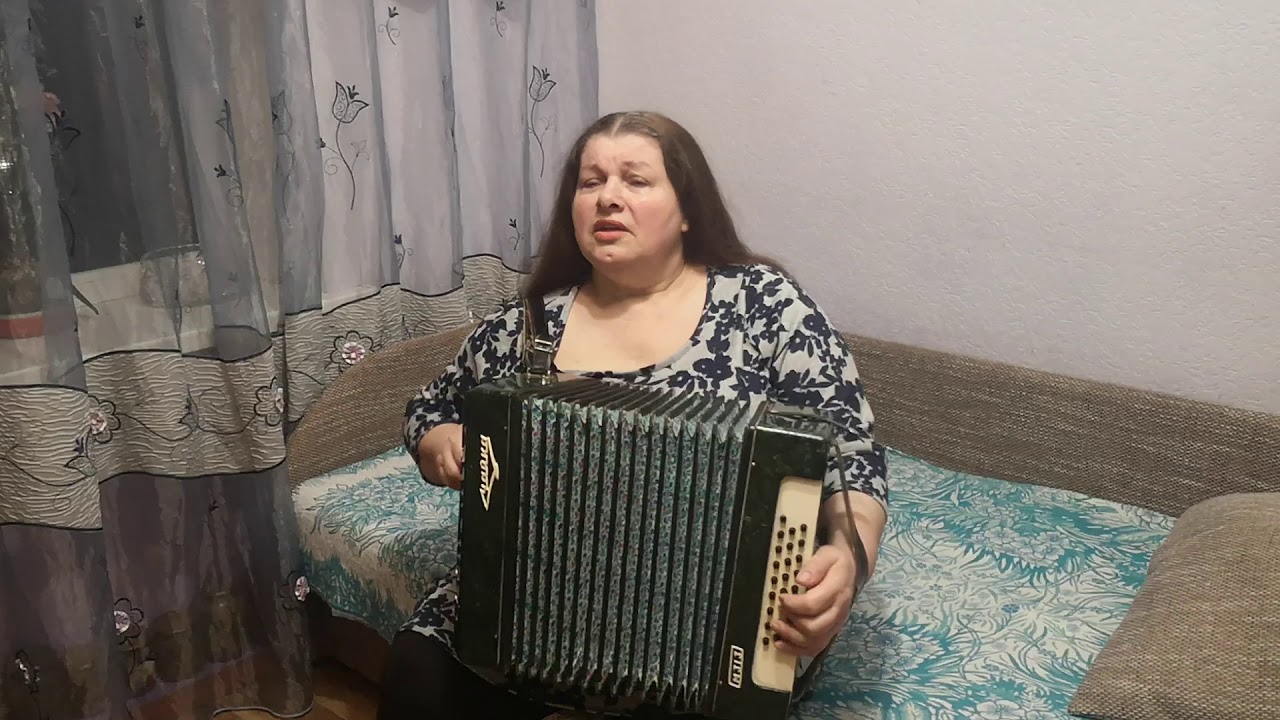 Упал бокал на хрустальный....